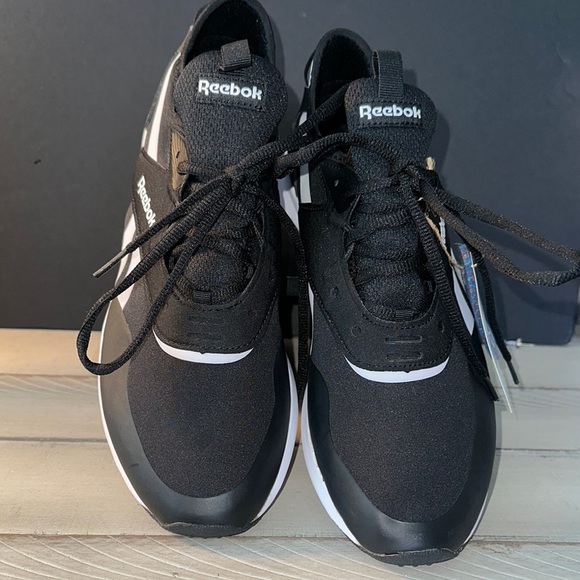 Reebok Black Athletic Shoes with Sleek Design and Versatile Style - Picture 1 of 6